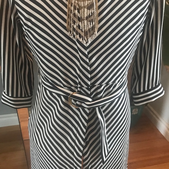 Beautiful back and white dress - Picture 2 of 2